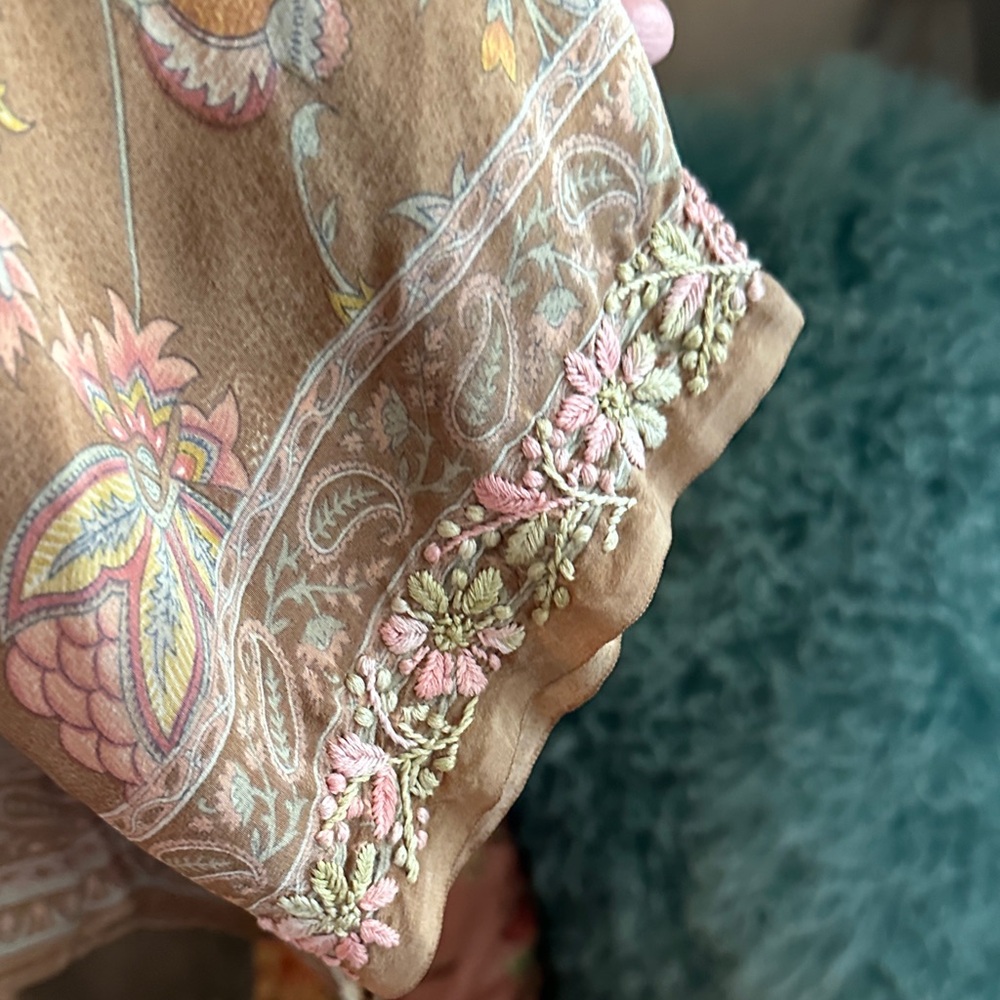 Floral Embroidered Women's Top - Picture 5 of 9